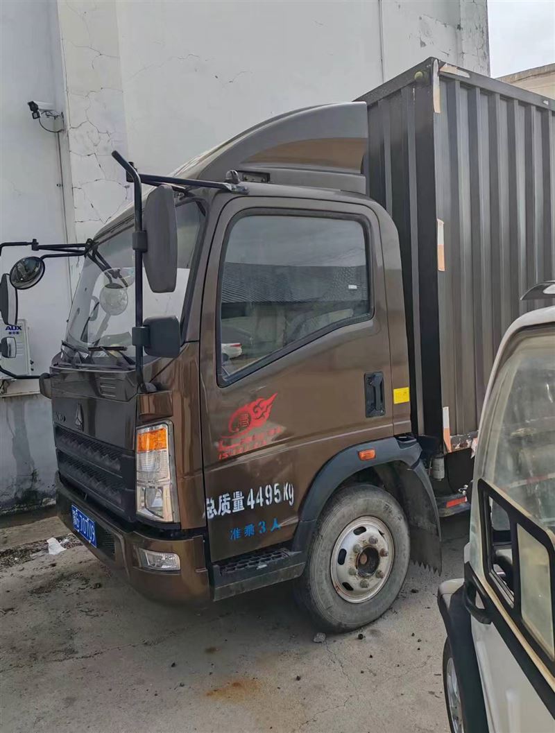 出售一款4.2米箱貨車(chē)