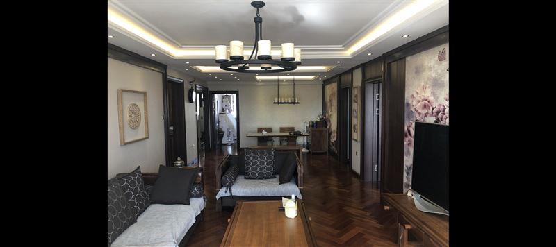 東方盛世家園170平電梯大平層出租