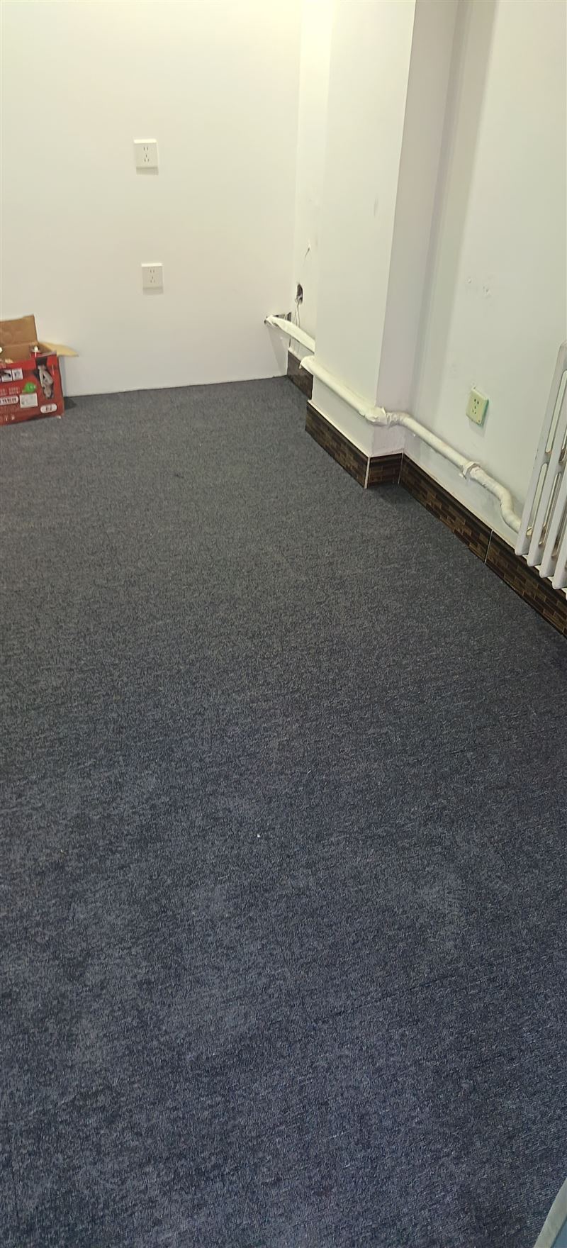 鋪地毯；樓梯地毯、塑膠踏步；塑膠地板