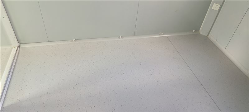 鋪地毯；樓梯地毯、塑膠踏步；塑膠地板