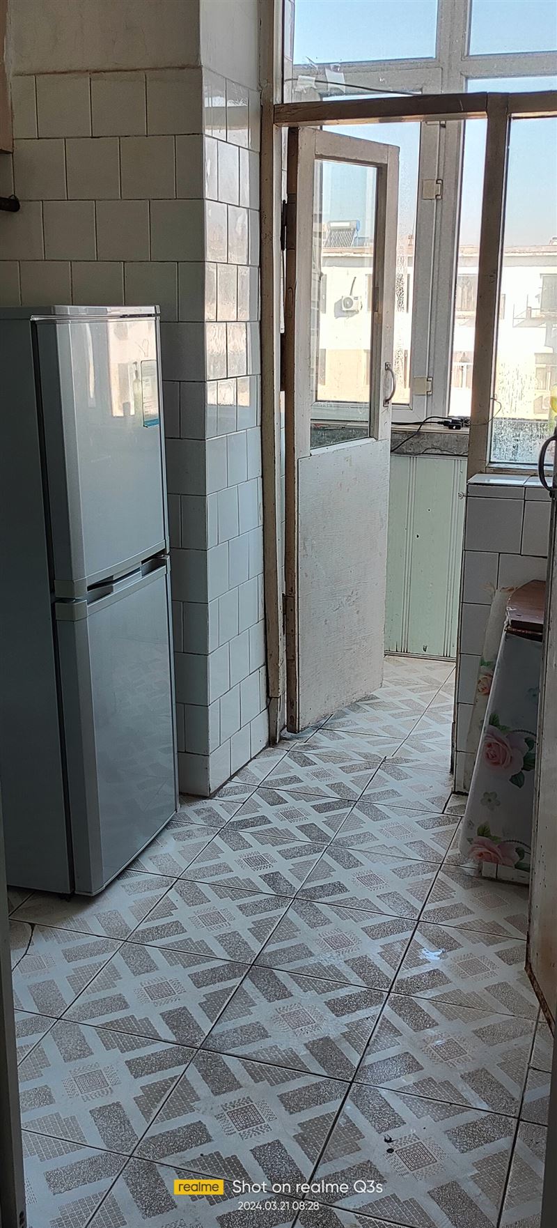 鐵南永安四區(qū)六樓出租